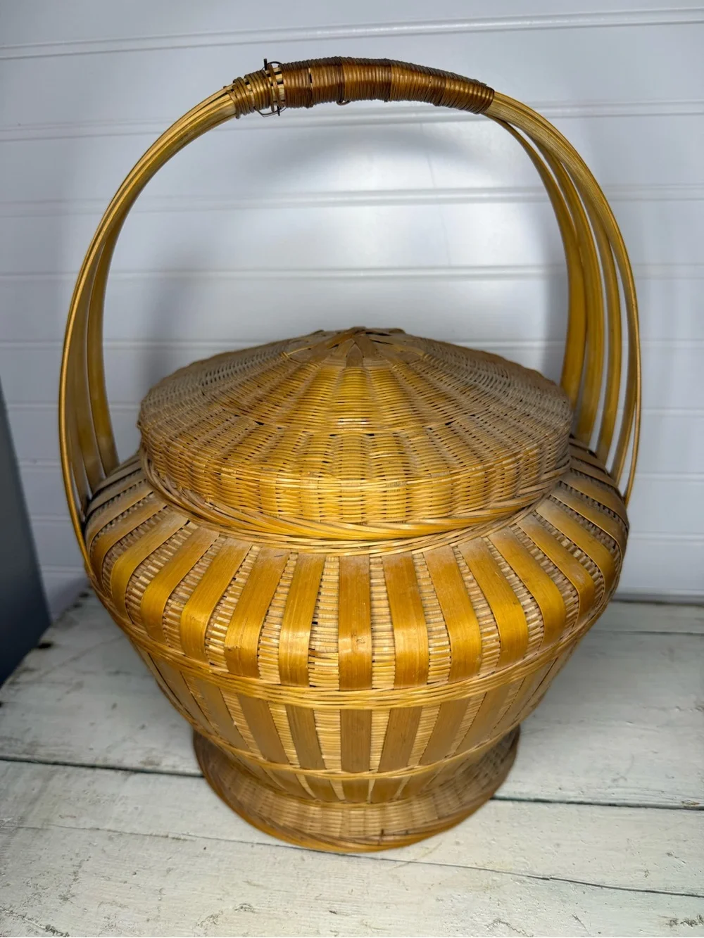 Vintage Bamboo Hand Woven Round Rice Market Tea Basket w Lid